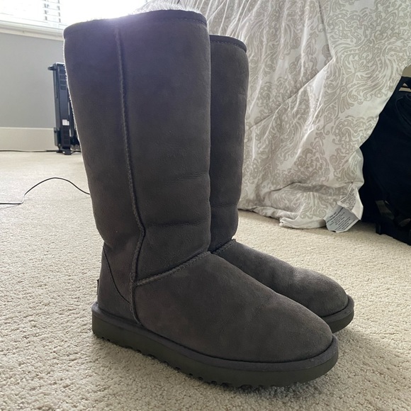 grey ugg boots - Picture 2 of 3